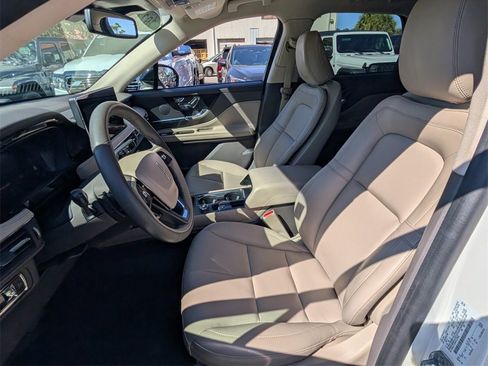 Used 2023 Lincoln Corsair FWD image 10