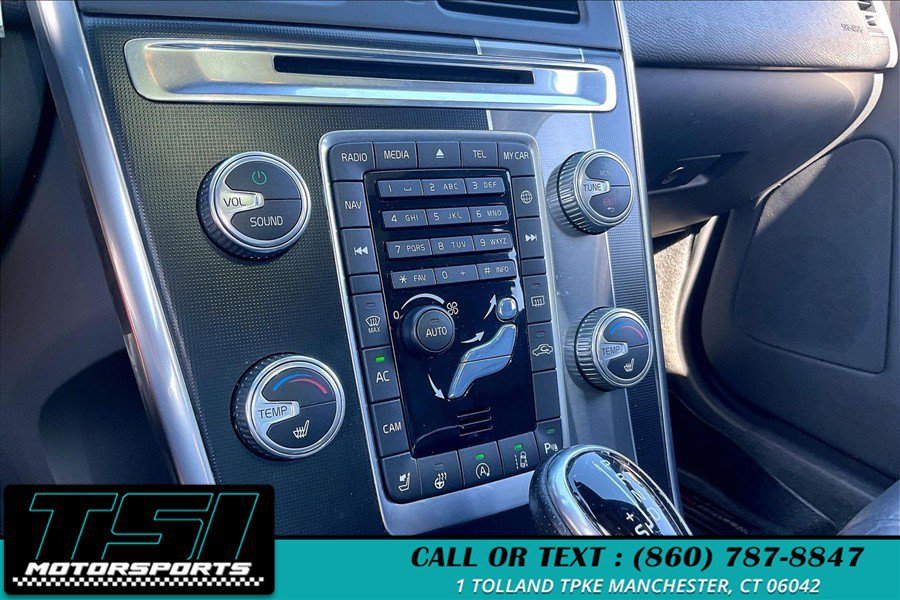 Used 2017 Volvo XC60 T6 R-Design w/ Climate Package AWD/4WD image 32