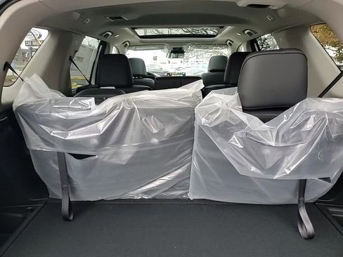 New 2025 Honda Pilot Touring image 7