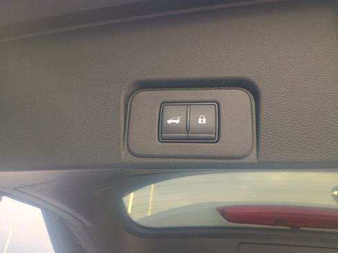 Used 2024 Nissan Rogue SV image 10