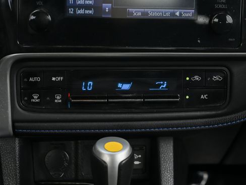 Used 2018 Toyota Corolla SE w/ Carpet Mat Package (TMS) image 29