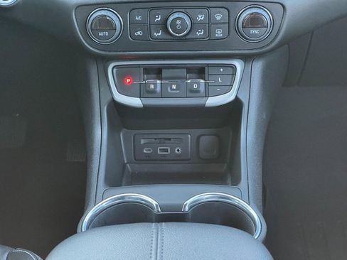 Used 2023 GMC Terrain SLT w/ Elevation Edition image 17