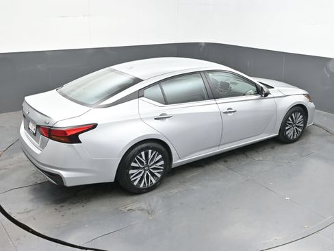Used 2024 Nissan Altima 2.5 SV FWD image 36