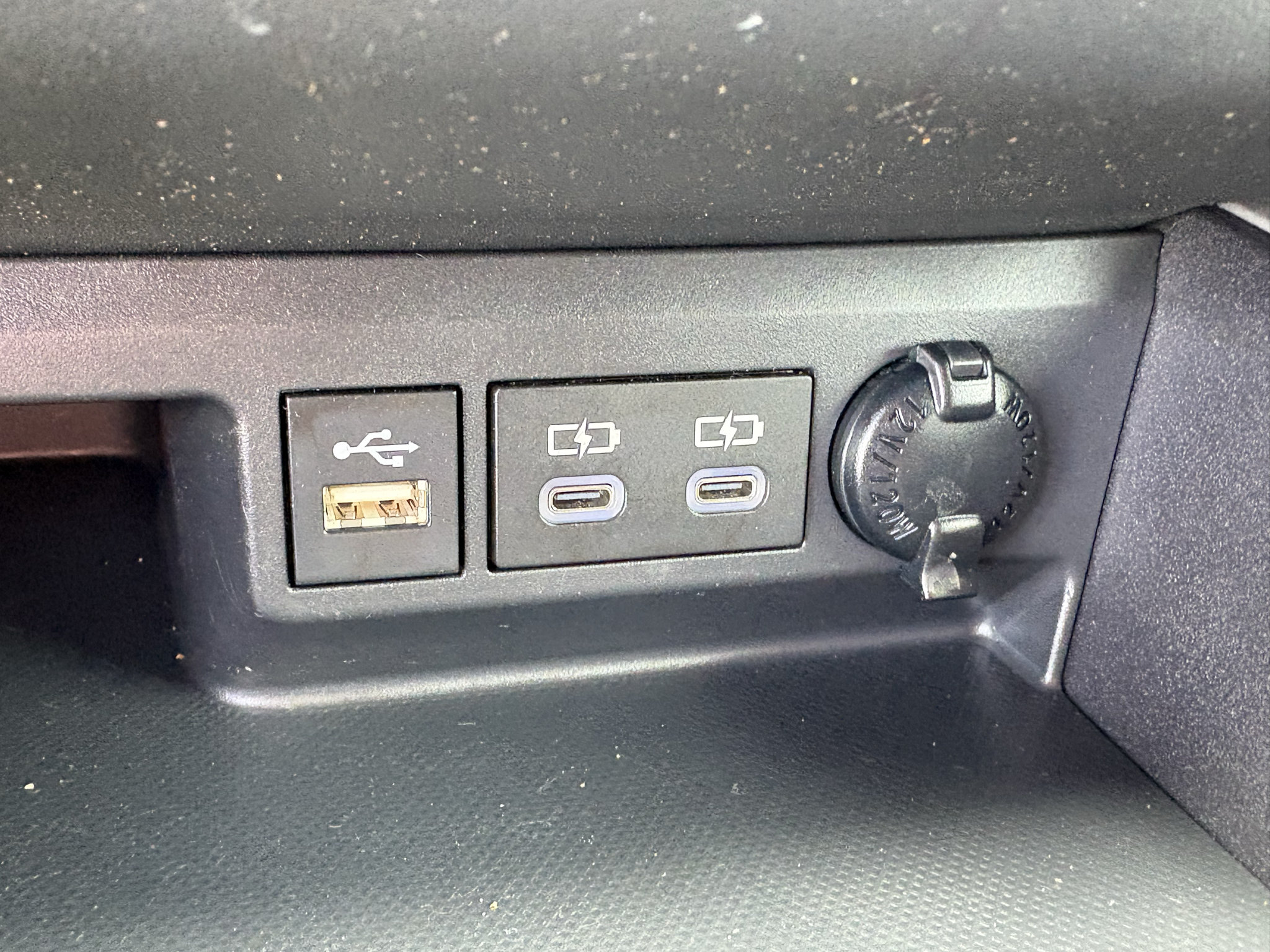 Used 2023 Toyota Highlander LE AWD/4WD image 19