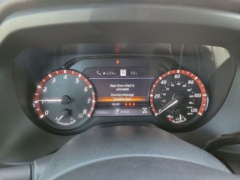 Used 2024 Nissan Titan PRO-4X w/ Pro-4x Convenience Package image 14