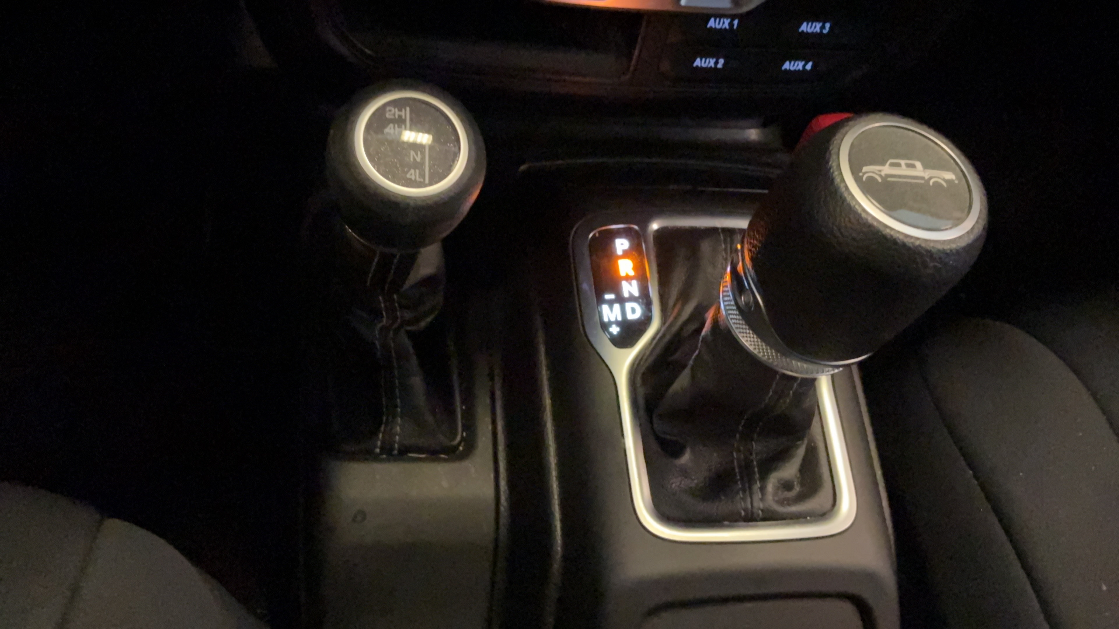 Used 2025 Jeep Gladiator Sport AWD/4WD image 16