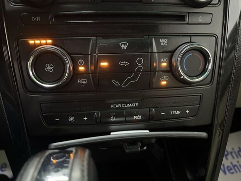 Used 2016 Ford Explorer XLT image 23