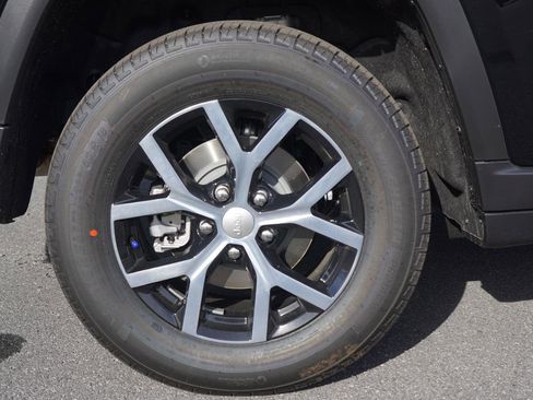 New 2025 Jeep Grand Cherokee Limited w/ Trailer Tow Package image 29