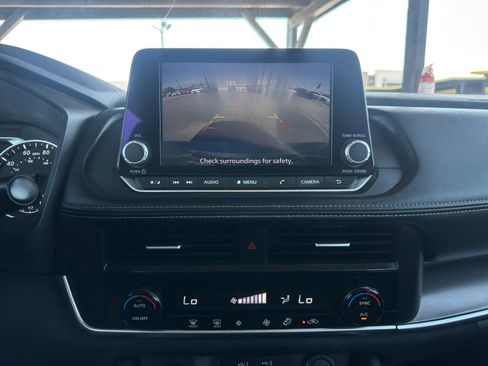 Used 2025 Nissan Rogue SV FWD image 21