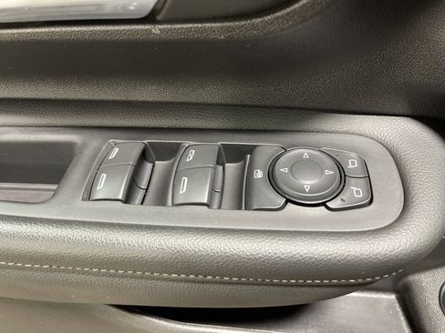 Used 2024 GMC Terrain SLT image 8