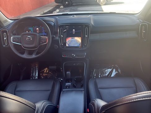 Used 2024 Volvo XC40 B5 Core w/ Protection Package Premier image 25