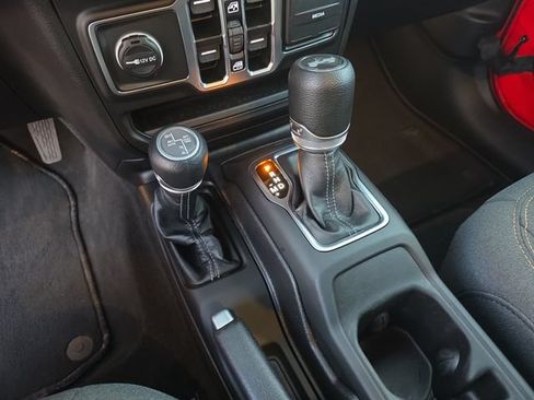 Used 2025 Jeep Wrangler Unlimited Sahara AWD/4WD image 21