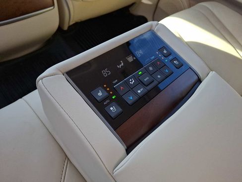 Used 2020 Lexus LX 570 4WD w/ Luxury Package image 9