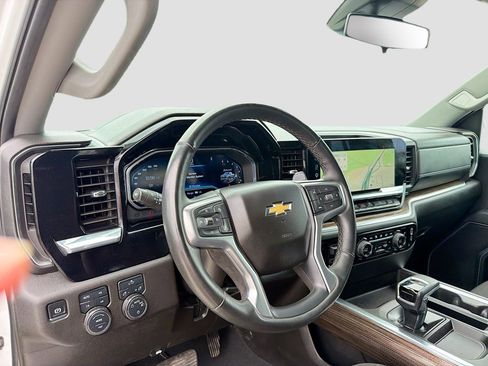 Used 2025 Chevrolet Silverado 1500 LT AWD/4WD image 15