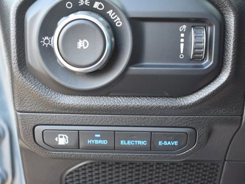 Used 2024 Jeep Wrangler Unlimited AWD/4WD image 29