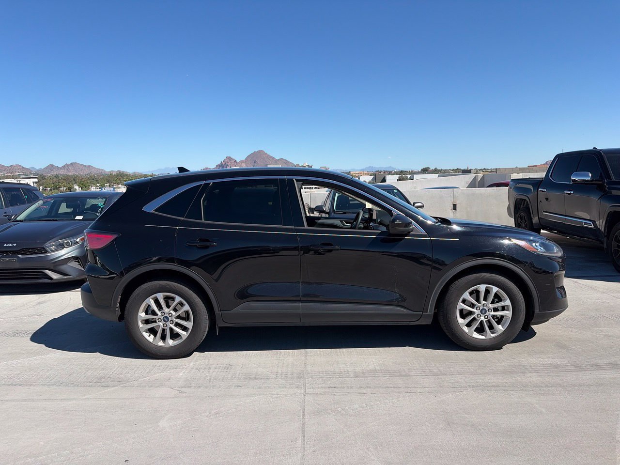 Used 2020 Ford Escape SE FWD image 3