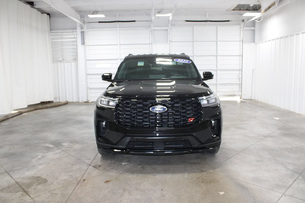 Used 2025 Ford Explorer ST-Line AWD/4WD image 3