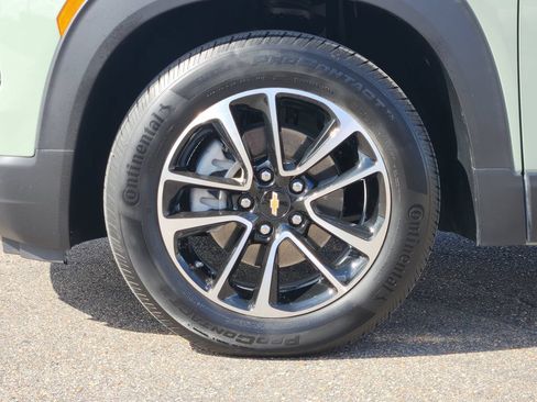 Used 2025 Chevrolet TrailBlazer LT w/ LT Cold Weather Package FWD image 10