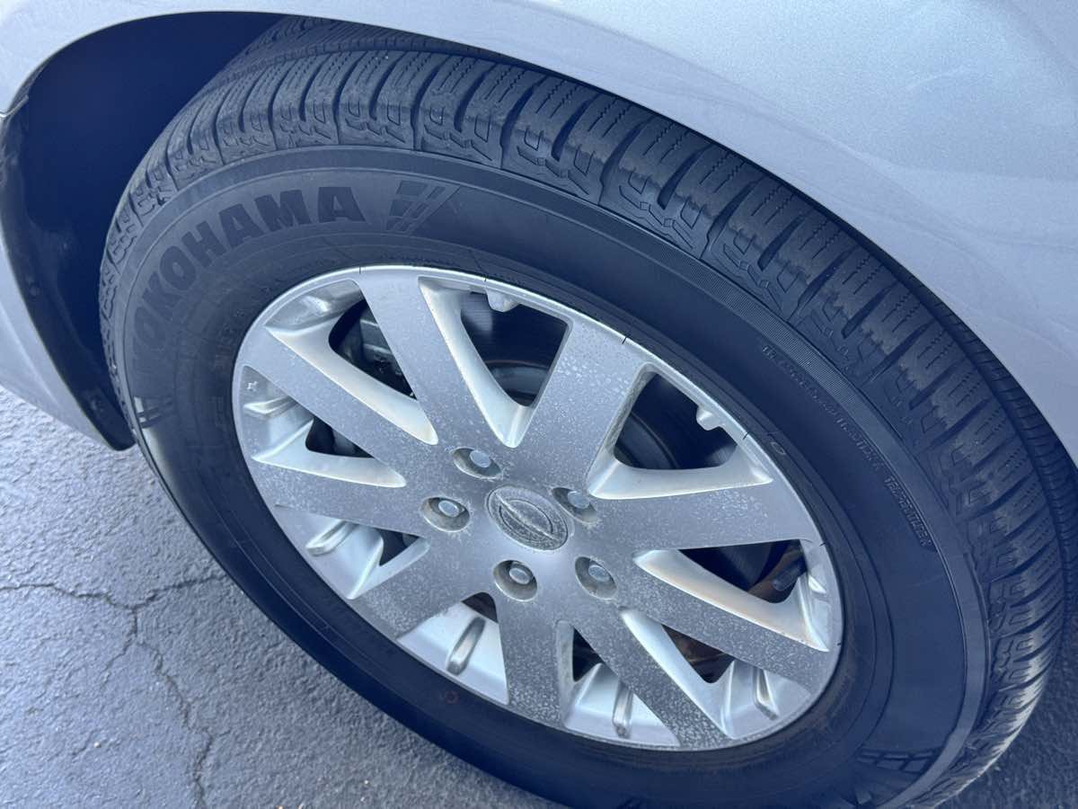 Used 2016 Chrysler Town & Country Touring FWD image 21