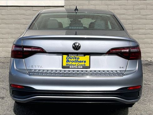 Certified 2024 Volkswagen Jetta SE image 3