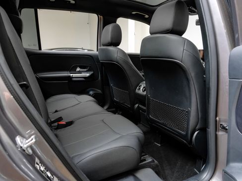 Used 2023 Mercedes-Benz GLB 250 w/ Premium Package image 36