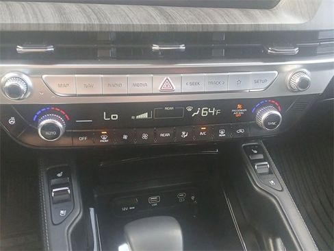 Used 2023 Kia Telluride EX w/ EX Captain's Chair Package image 19