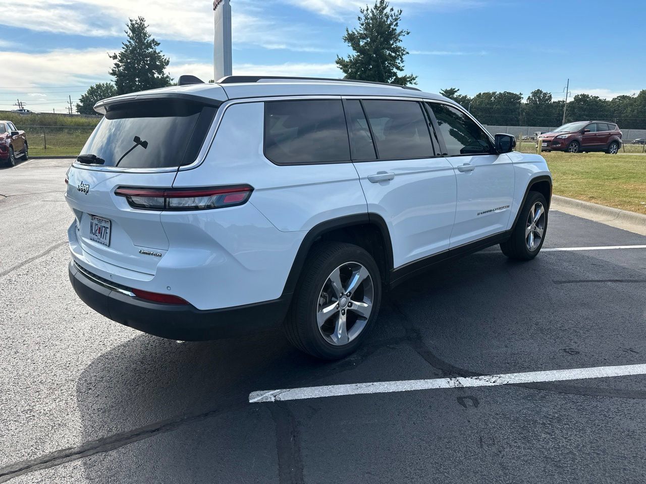 Used 2021 Jeep Grand Cherokee L Limited AWD/4WD image 3