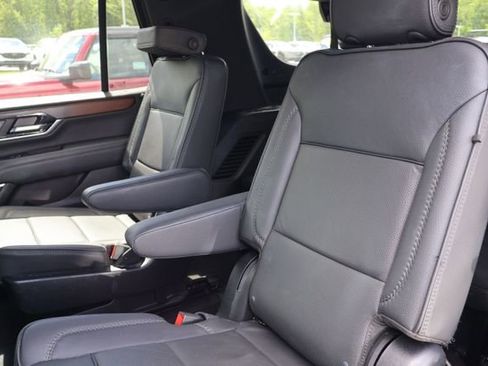 Used 2025 GMC Yukon Denali AWD/4WD image 13