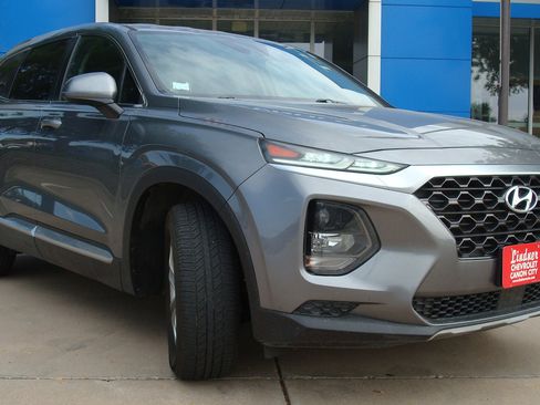 Used 2019 Hyundai Santa Fe SE image 3