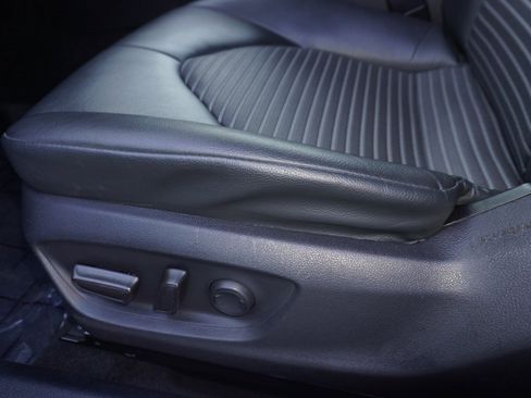 Used 2023 Toyota Camry SE image 11