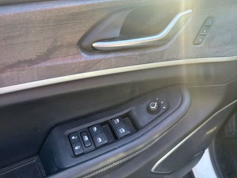 Used 2022 Jeep Grand Cherokee Limited image 21