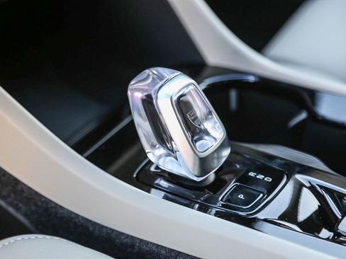 New 2026 Volvo XC40 B5 Plus w/ Protection Package Premier image 19