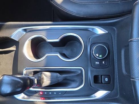 Used 2021 Chevrolet Traverse Premier image 33