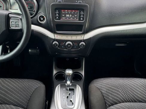 Used 2019 Dodge Journey SE image 13