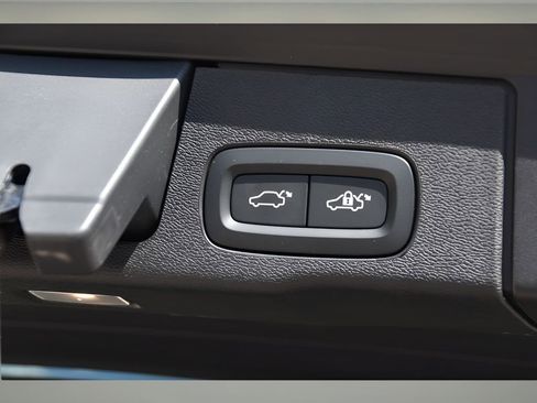 Certified 2024 Volvo XC60 T8 Plus w/ Protection Package Premier image 26