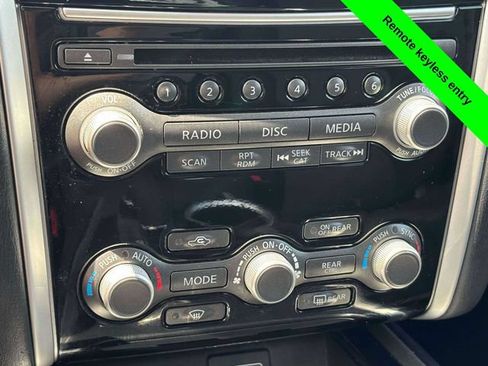 Used 2019 Nissan Pathfinder S AWD/4WD image 19