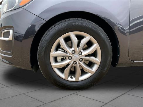 Used 2021 Kia Sedona EX FWD image 11