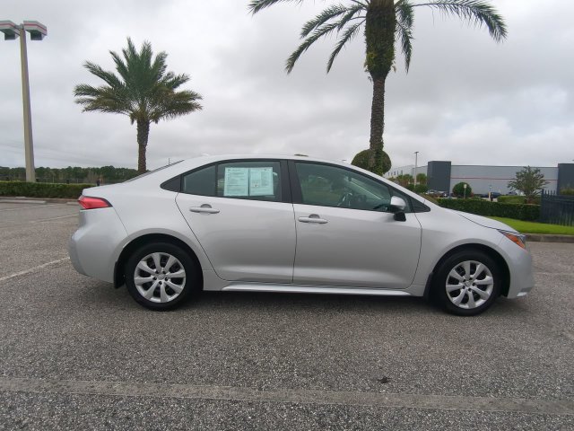 Certified 2025 Toyota Corolla LE FWD image 3
