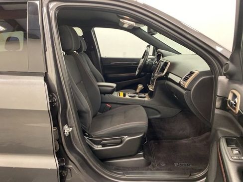 Used 2016 Jeep Grand Cherokee Laredo 75th Anniversary image 22