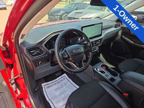 Certified 2025 Ford Escape SE w/ Class II Trailer Tow Package FWD image 2