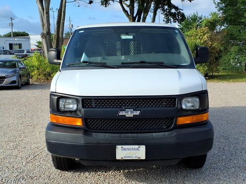 Used 2015 Chevrolet Express 2500 RWD image 2