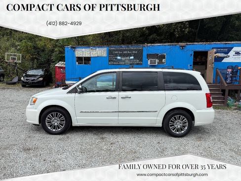 Used 2013 Chrysler Town & Country Touring-L w/ Entertainment Group #2 image 1