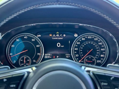 Used 2018 Bentley Bentayga Onyx Edition AWD/4WD image 21