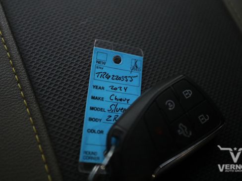 Used 2024 Chevrolet Silverado 1500 ZR2 w/ Technology Package image 13