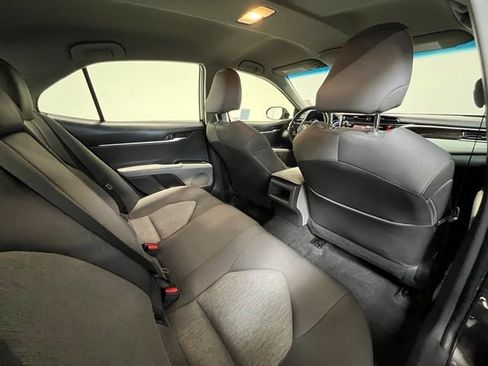 Used 2018 Toyota Camry LE FWD image 12
