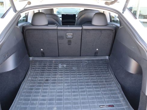 Used 2021 Tesla Model Y Long Range image 32