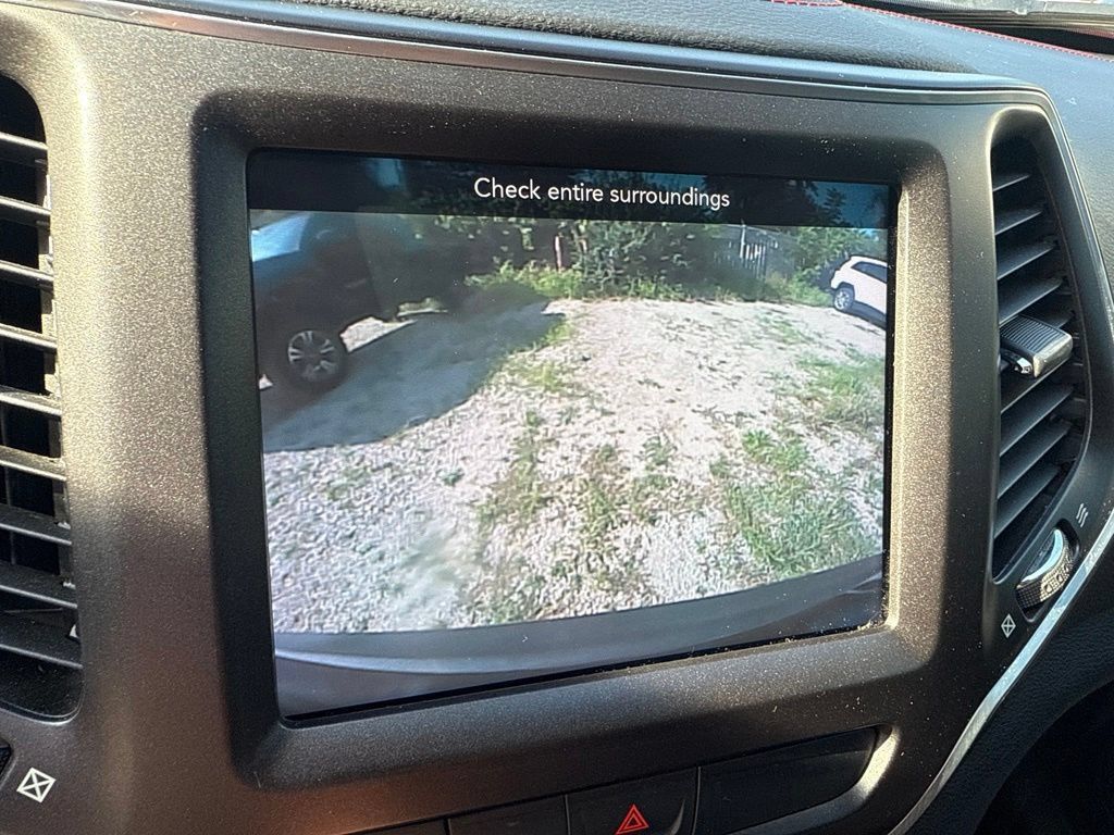 Used 2020 Jeep Cherokee Trailhawk w/ Cold Weather Group AWD/4WD image 44