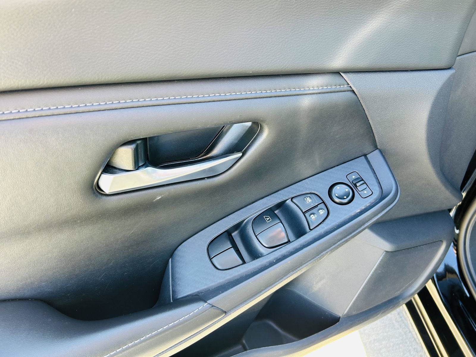 Used 2024 Nissan Sentra SV FWD image 9