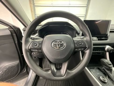 Used 2024 Toyota RAV4 LE AWD/4WD image 6