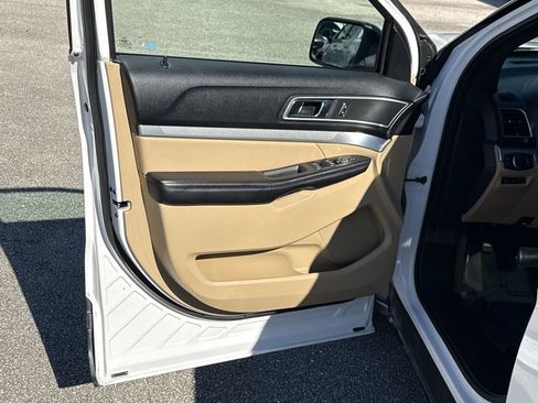 Used 2017 Ford Explorer XLT w/ Equipment Group 202A image 14